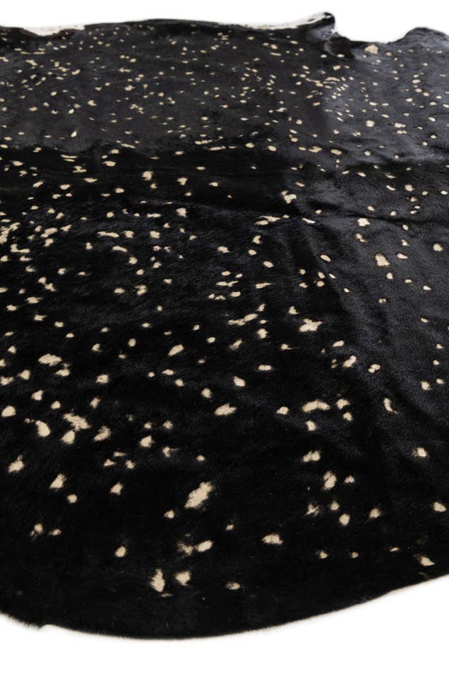Detail image of 6' 9 x 6' 10 Cowhide Leather Freeform Rug