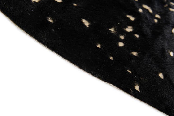 Detail image of 6' 9 x 6' 10 Cowhide Leather Freeform Rug