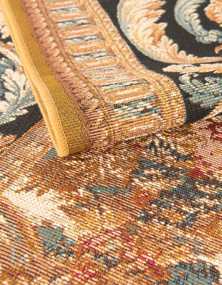 Detail image of 7' 10 x 10' Easy-Clean Traditional Indoor / Outdoor Rug