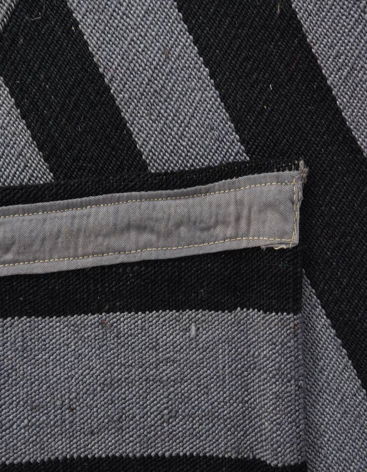 Detail image of 6' 9 x 9' 9  Hand Woven Kilim Modern Wool Rug