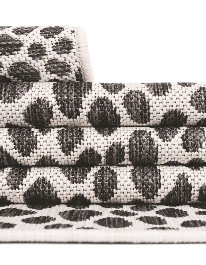 2' 2 x 3' 7 Easy-Clean Jill Zarin Cape Town Indoor / Outdoor Hearth Rug