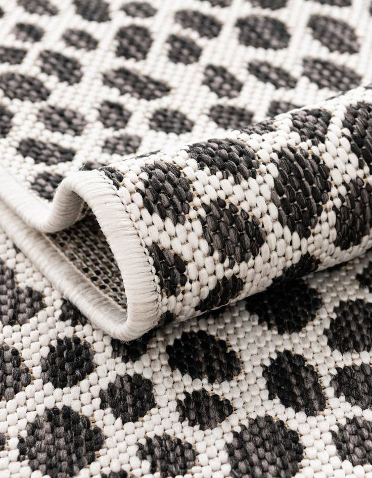 Detail image of 3' x 6' Easy-Clean Jill Zarin Cape Town Indoor / Outdoor Hearth Rug