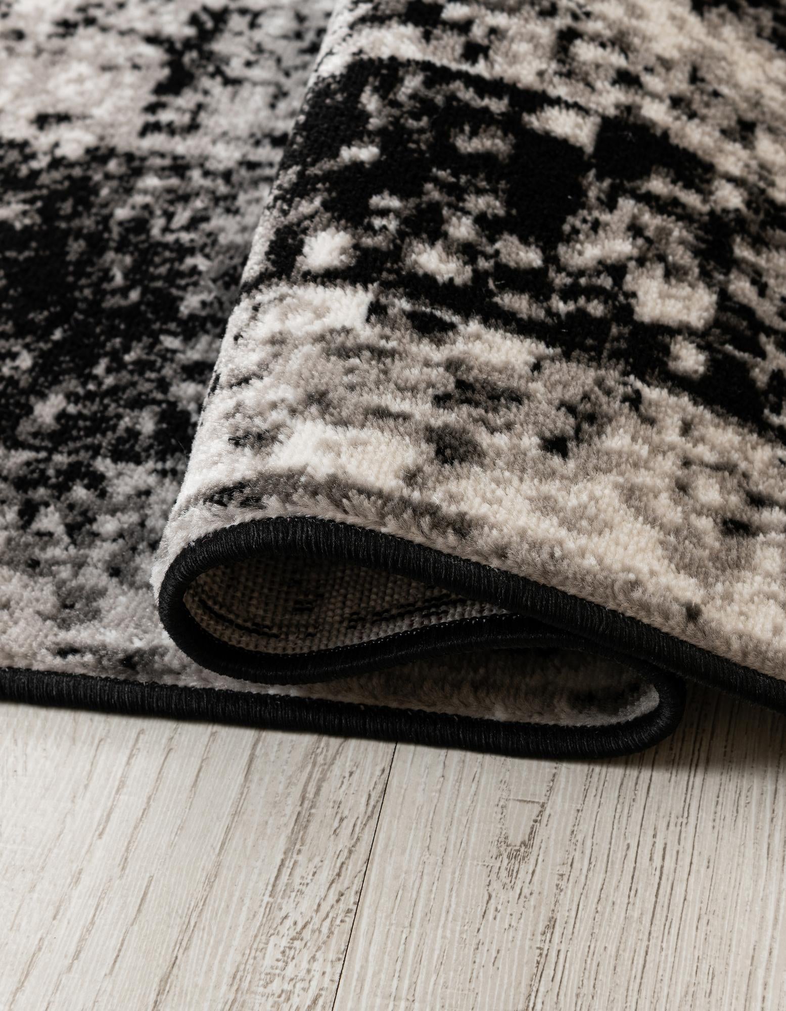 2' 2 x 3' 7 Monte Carlo Hearth Rug