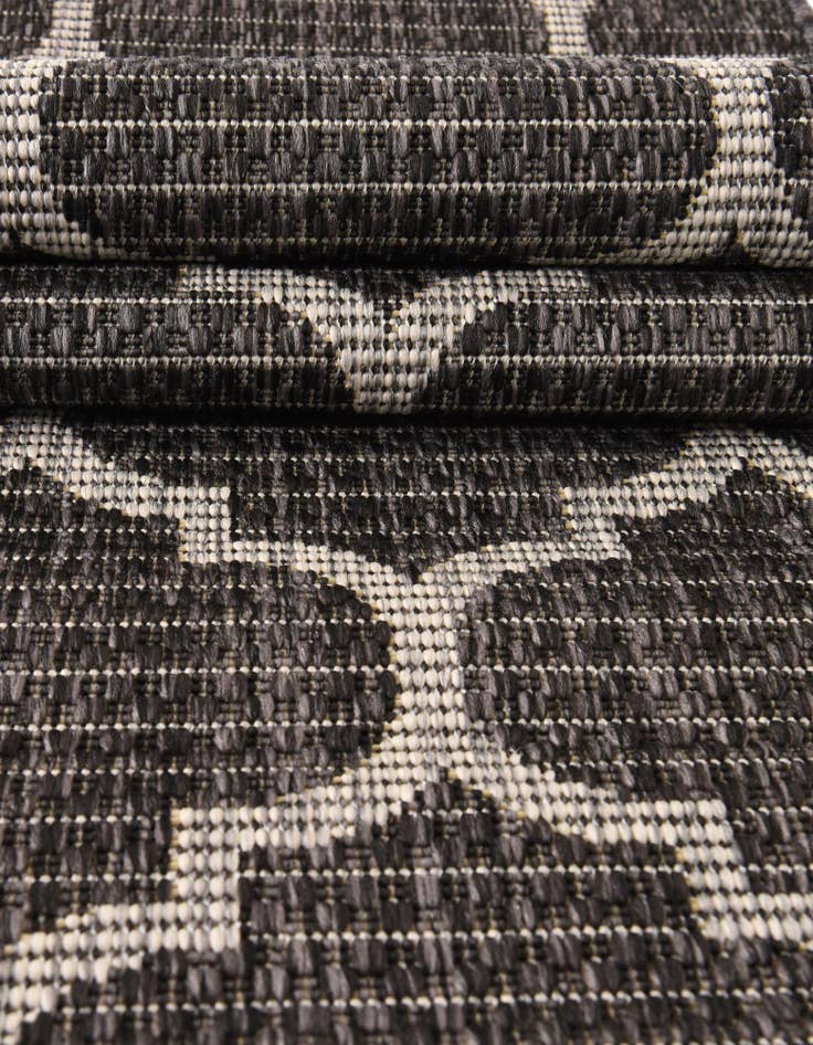 Detail image of 2' 2 x 3' 7 Washable Lattice Indoor / Outdoor Hearth Rug