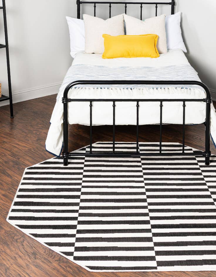 Detail image of 5' x 5' SoHo Octagon Rug