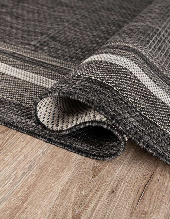 7' 10 x 10' Easy-Clean Border Indoor / Outdoor Oval Rug