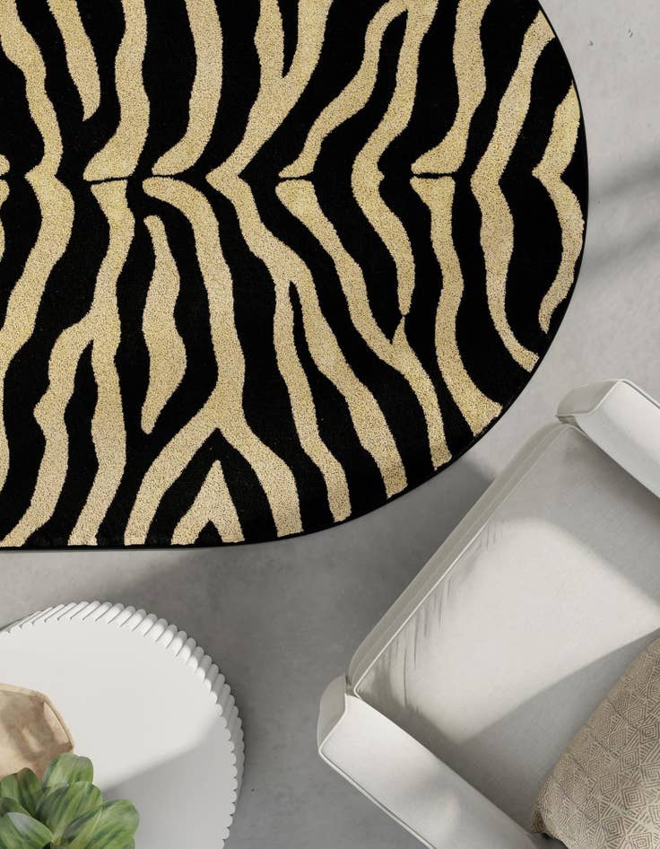 Detail image of 5' 3 x 8' Savannah Oval Rug