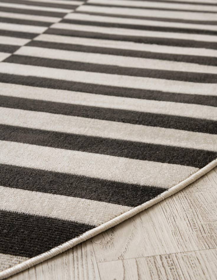 Detail image of 5' x 8' SoHo Oval Rug