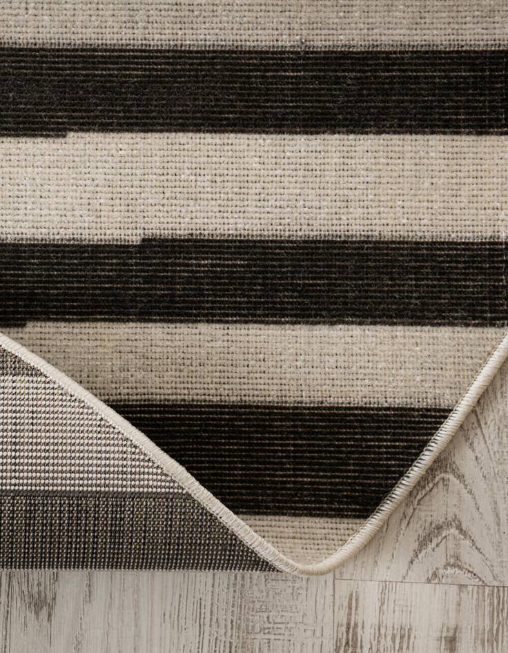 Detail image of 5' x 8' SoHo Oval Rug