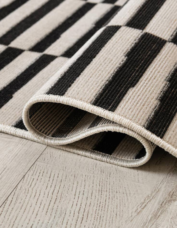 Detail image of 7' 10 x 10' Tribeca Oval Rug