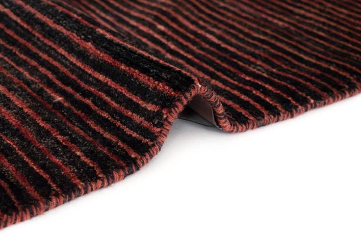 Detail image of 4' x 5' 10 Aatish Wool Rug