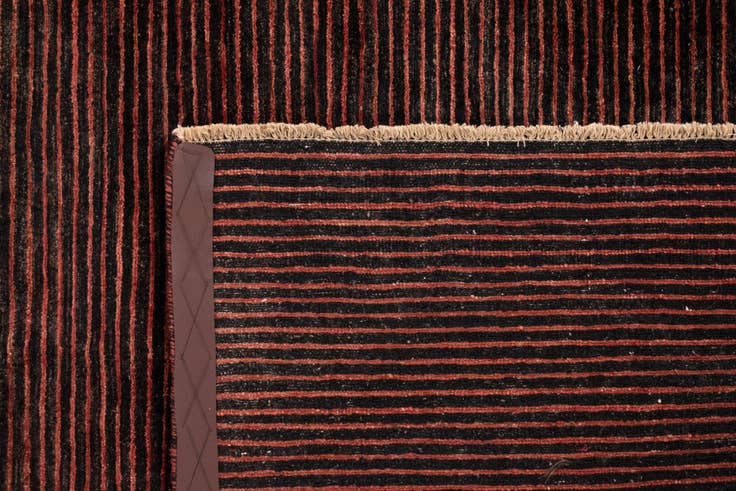 Detail image of 4' x 5' 10 Aatish Wool Rug