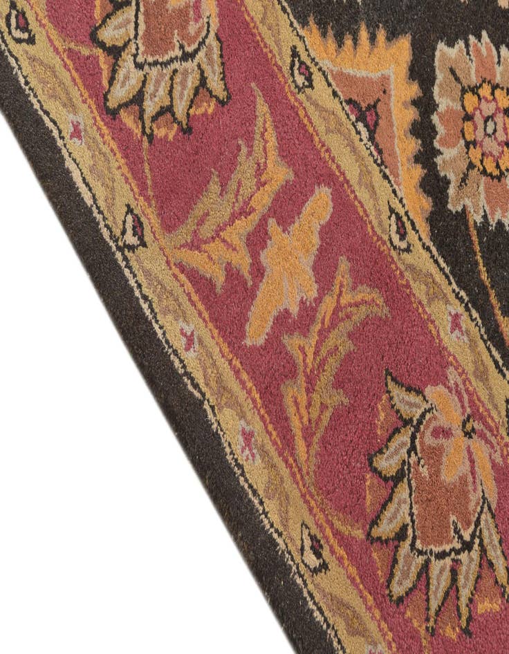 Detail image of 7' 10 x 9' 10 Agra Rug