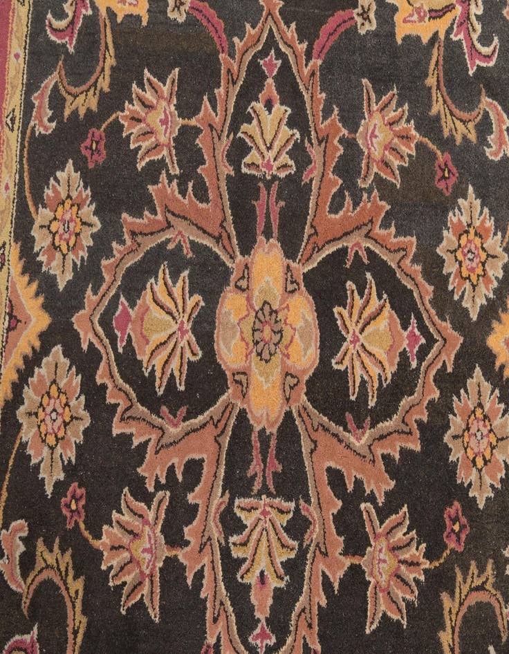 Detail image of 7' 10 x 9' 10 Agra Rug