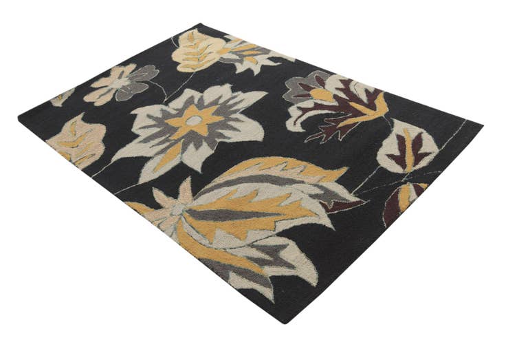 Detail image of 4' 1 x 6' 1 Agra Rug
