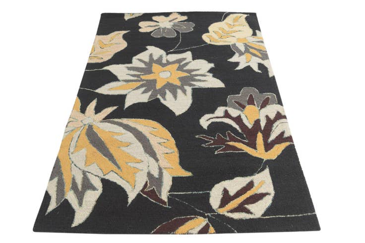 Detail image of 4' 1 x 6' 1 Agra Rug