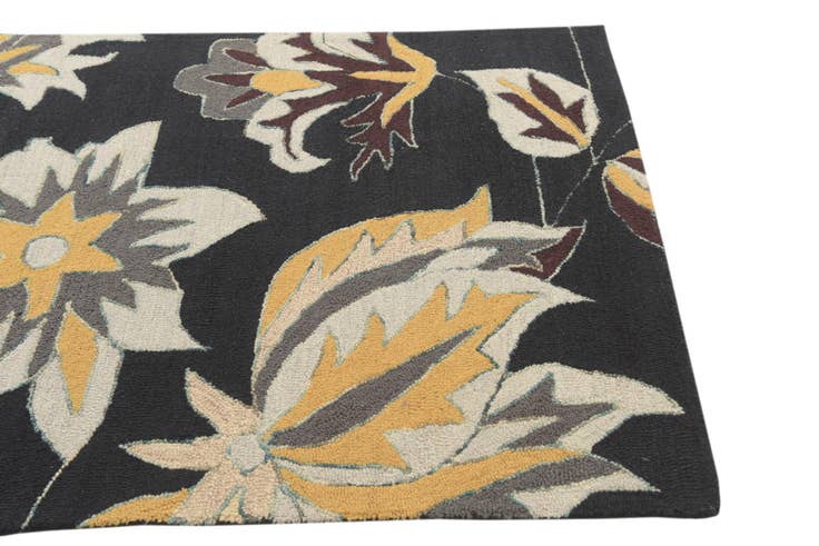Detail image of 4' 1 x 6' 1 Agra Rug
