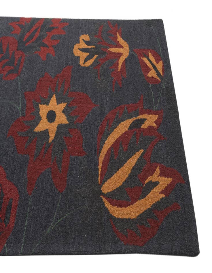 Detail image of 5' x 8' Agra Wool Rug