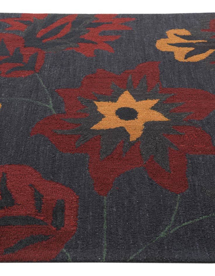 Detail image of 5' x 8' Agra Wool Rug
