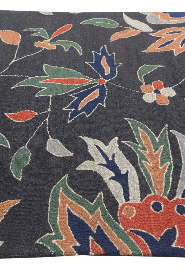 Detail image of 5' x 8' Agra Wool Rug