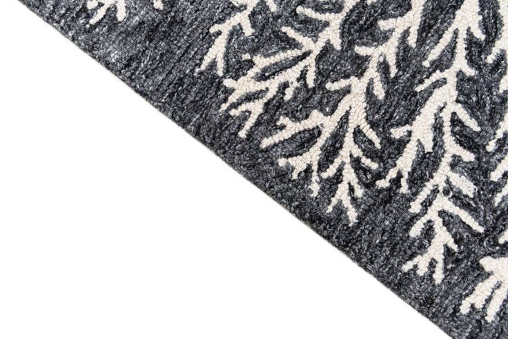 Detail image of 4' 1 x 6' Agra Wool Rug
