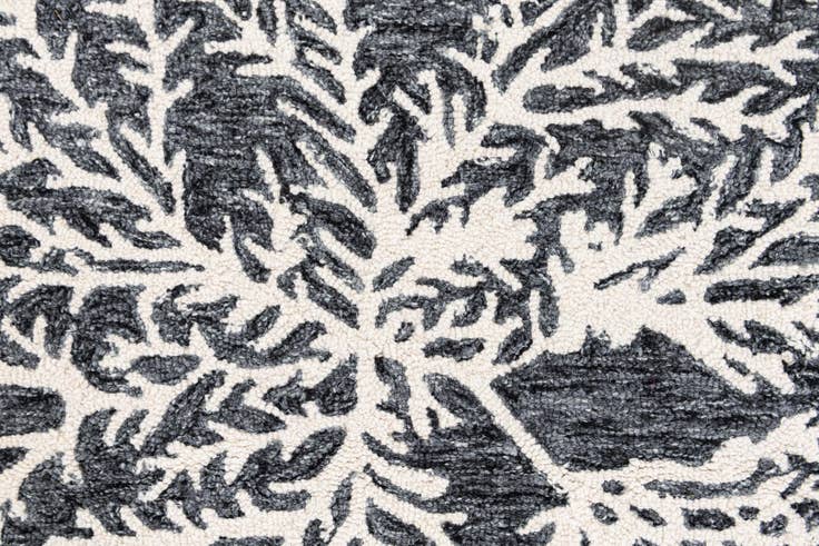 Detail image of 4' 1 x 6' Agra Wool Rug