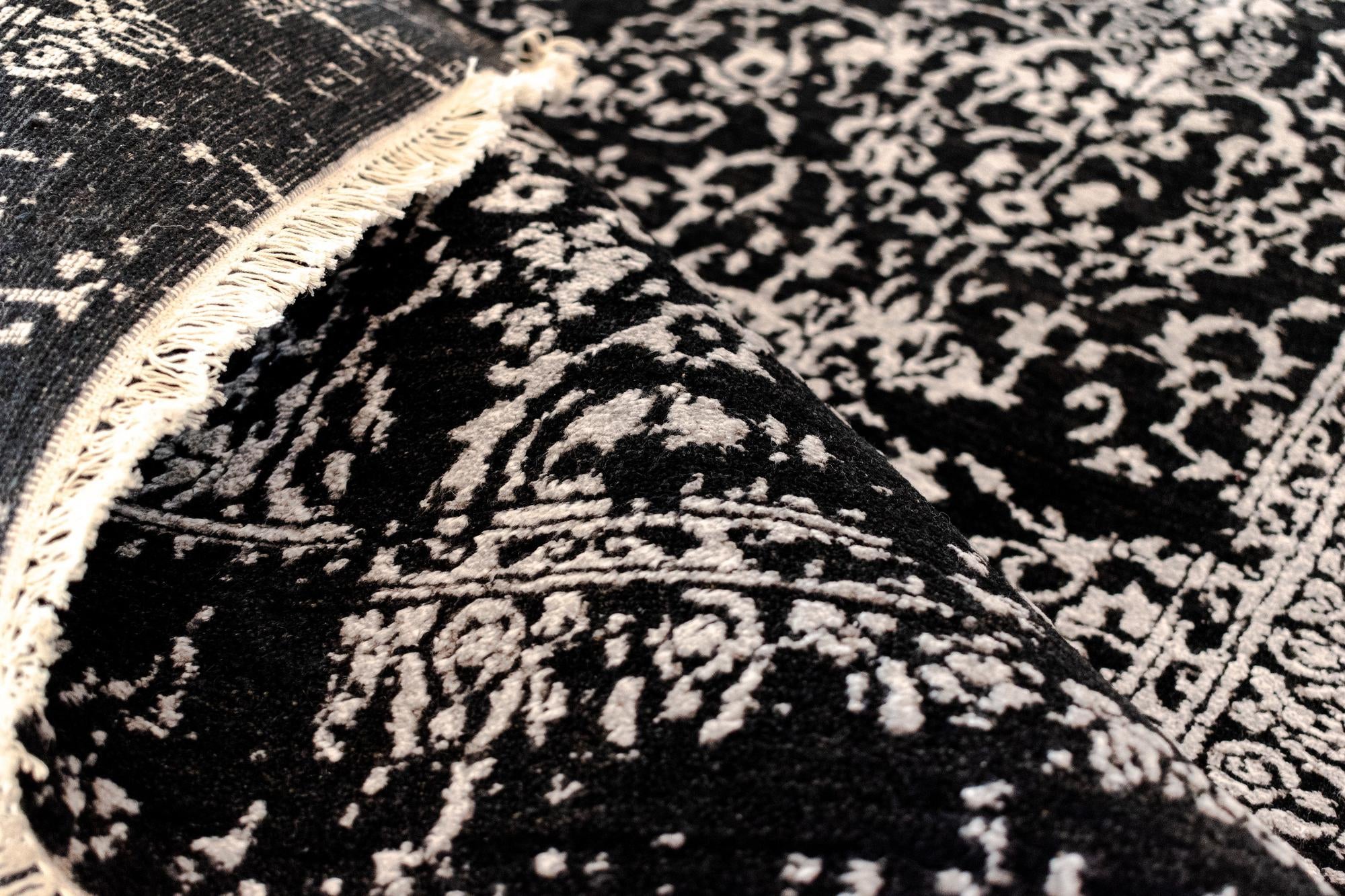 5' x 6' 9 Art Inspired Wool Rug