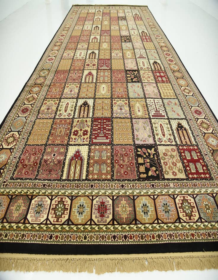 Detail image of 10' x 19' 7 Bakhtiar Rug