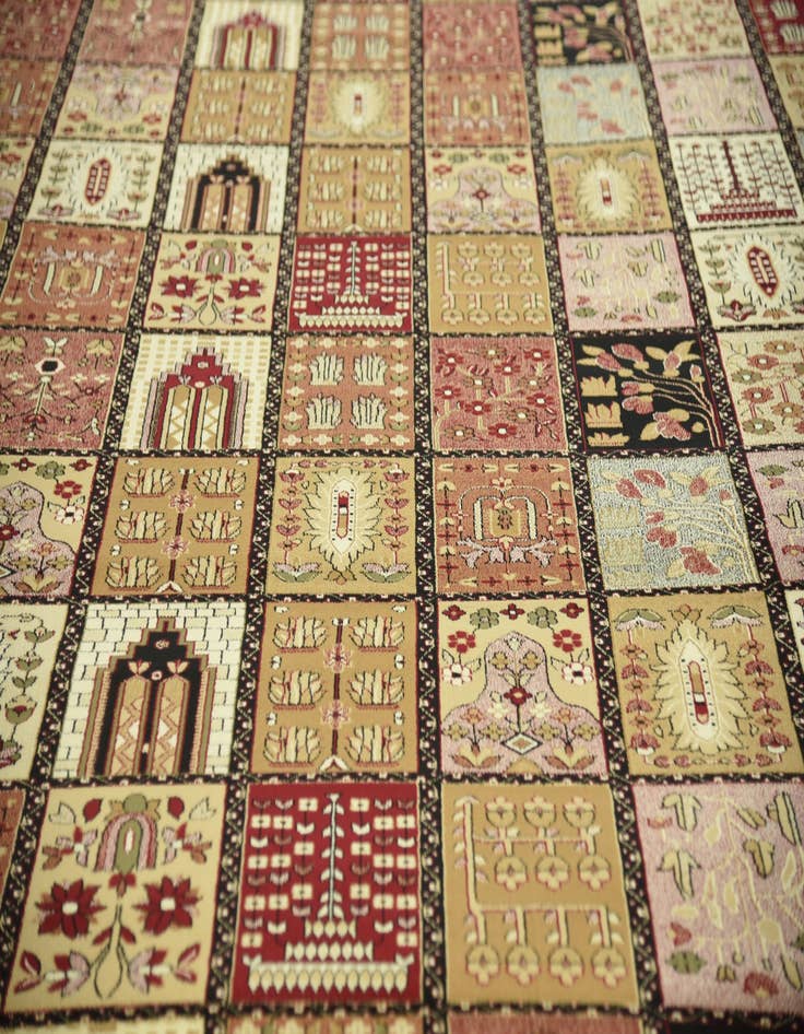 Detail image of 10' x 19' 7 Bakhtiar Rug