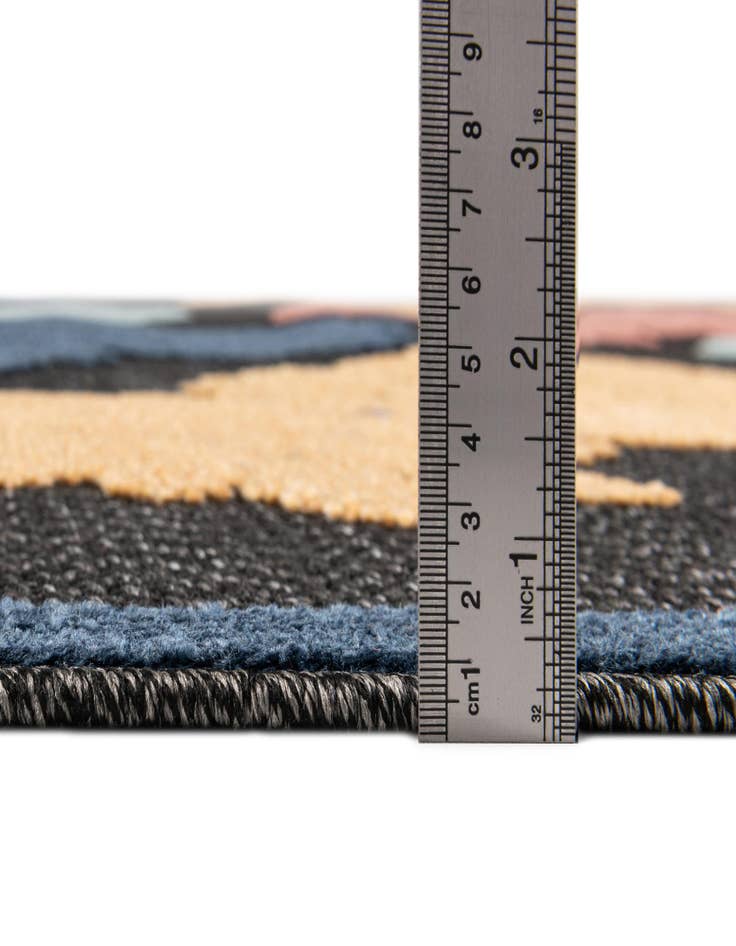 Detail image of 7' x 10' Easy-Clean Belize Indoor / Outdoor Rug