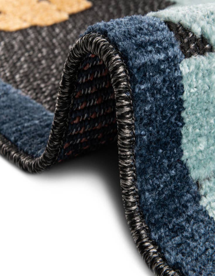 Detail image of 4' x 6' Easy-Clean Belize Indoor / Outdoor Rug