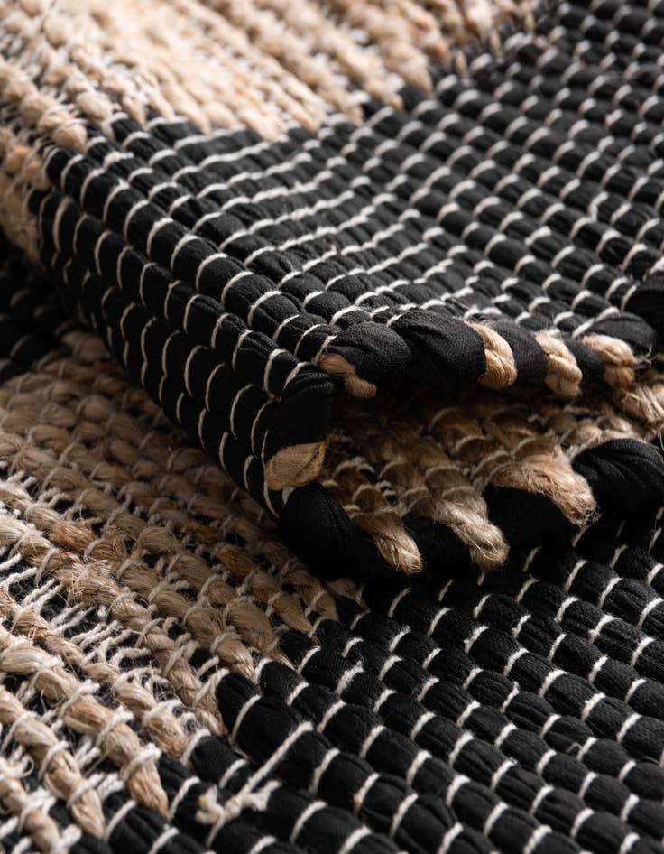 Detail image of 5' 1 x 8'  Hand Woven Chindi Jute Rug