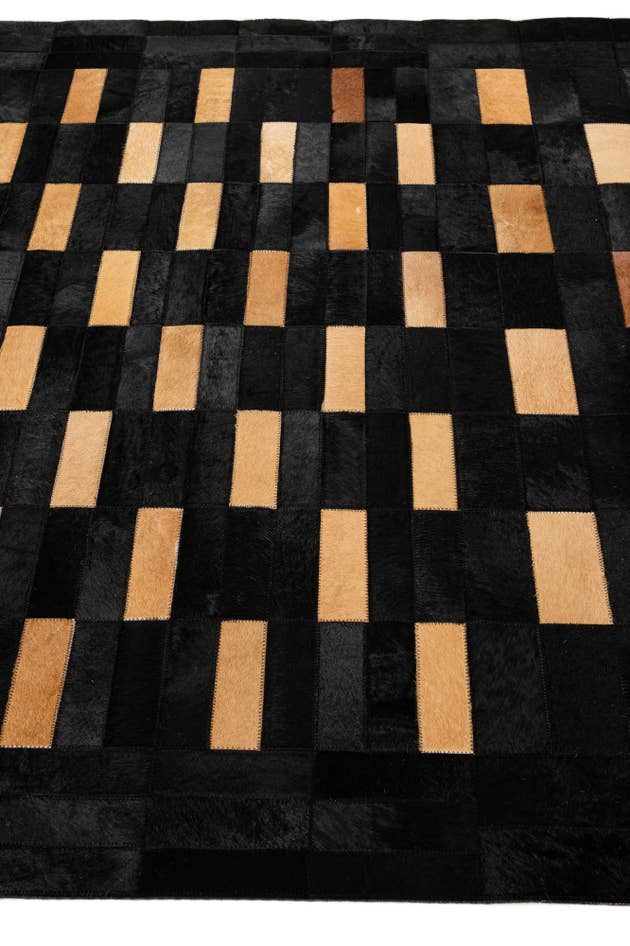 Detail image of 5' 1 x 8' Cowhide - Patchwork Rug