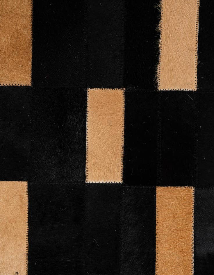 Detail image of 5' 1 x 7' 11 Cowhide - Patchwork Rug