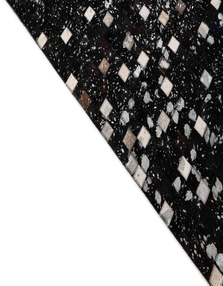 Detail image of 5' x 7' 11 Cowhide - Patchwork Rug