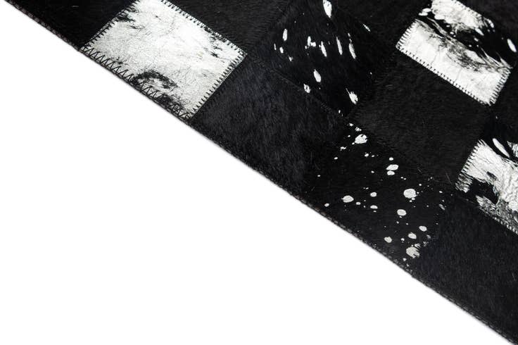Detail image of 5' x 7' 11 Cowhide - Patchwork Rug