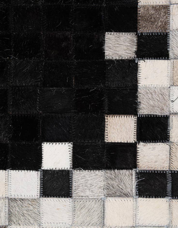 Detail image of 5' 2 x 7' 11 Cowhide - Patchwork Rug