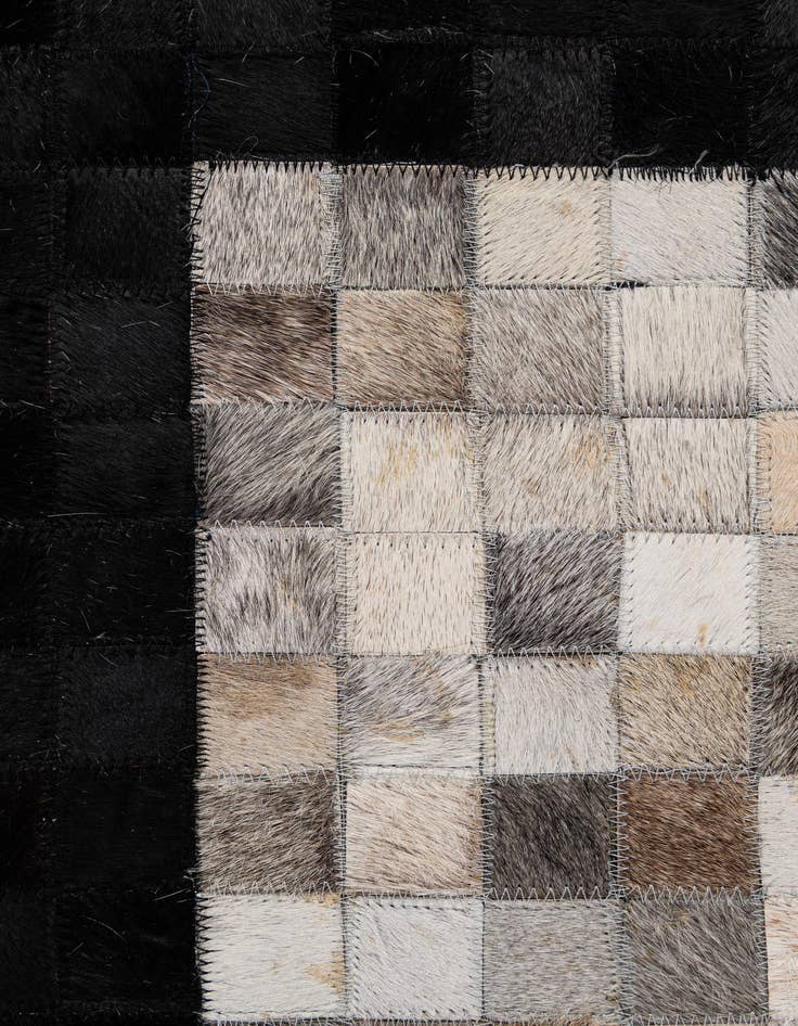 Detail image of 5' x 7' 11 Cowhide - Patchwork Rug