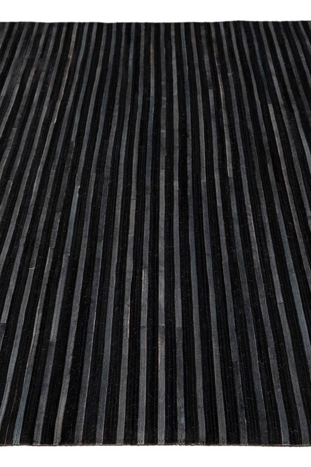 Detail image of 5' 1 x 8' Cowhide - Patchwork Rug