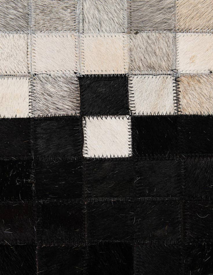 Detail image of 5' 1 x 8' Cowhide - Patchwork Rug