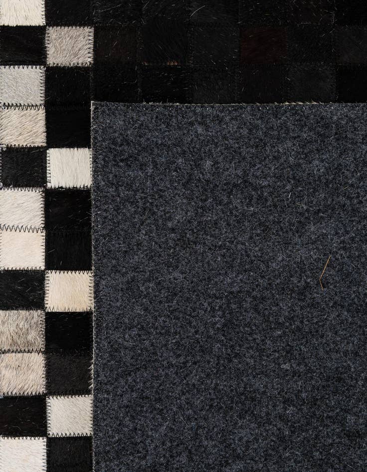 Detail image of 5' 1 x 8' Cowhide - Patchwork Rug