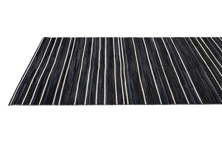 Detail image of 5' 1 x 8' Cowhide - Patchwork Rug