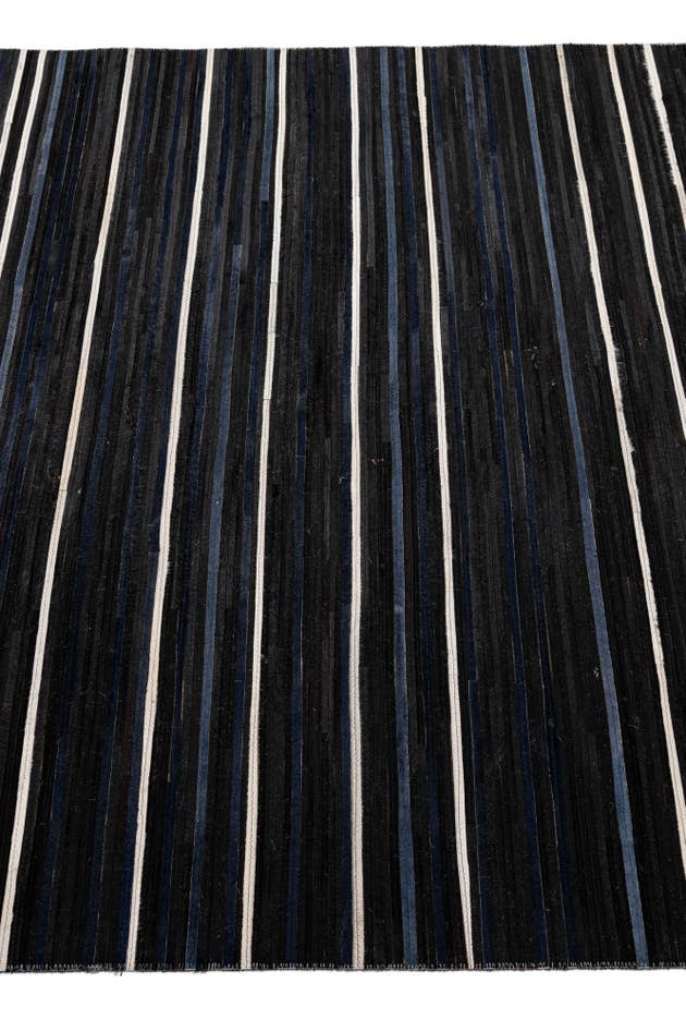 Detail image of 5' 1 x 8' Cowhide - Patchwork Rug