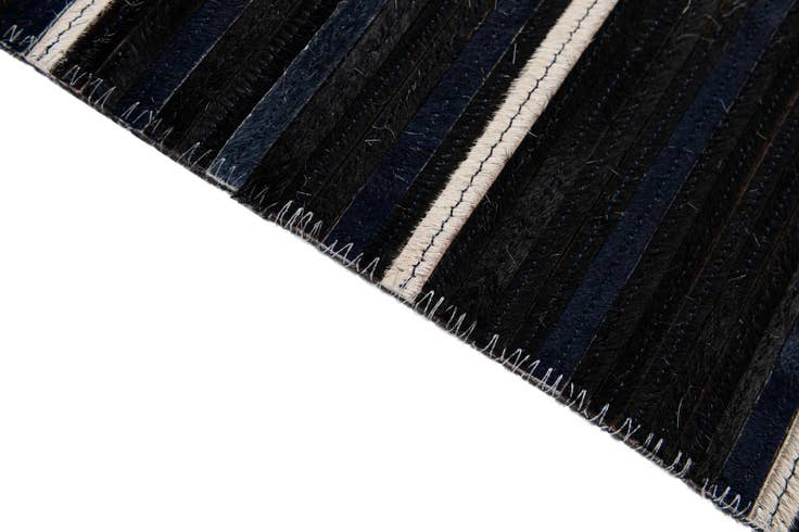 Detail image of 5' 1 x 8' Cowhide - Patchwork Rug