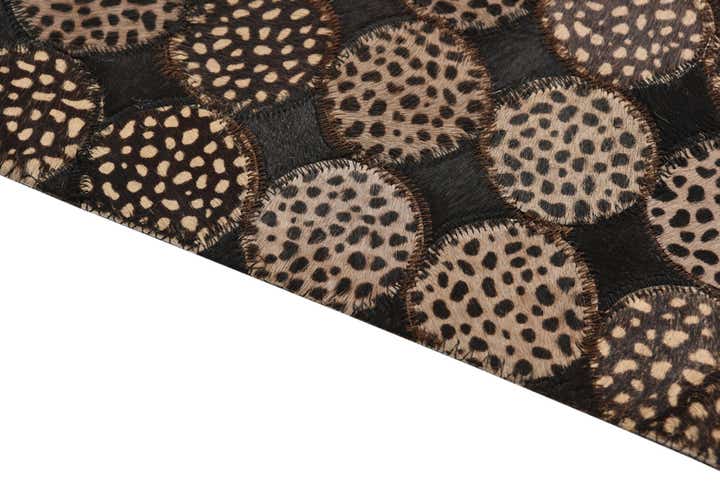 4' 8 x 6' 8 Cowhide Rug