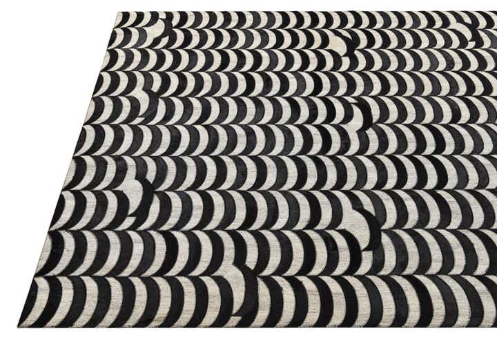 5' 2 x 8' Cowhide Rug