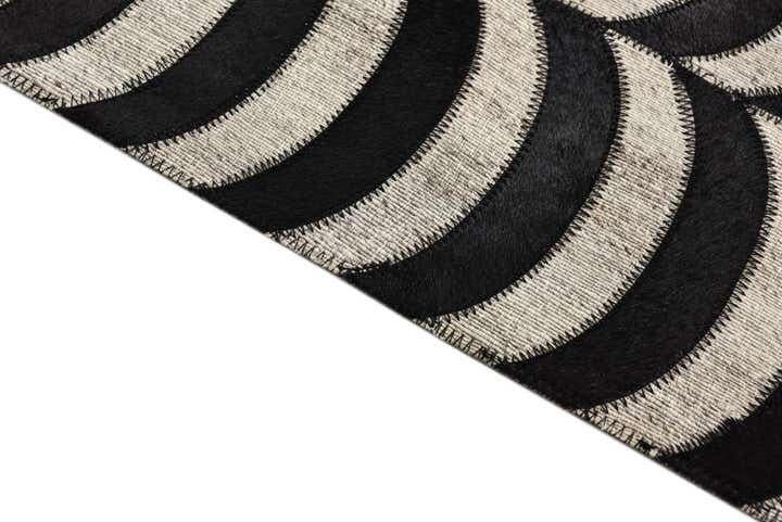 5' 2 x 8' Cowhide Rug