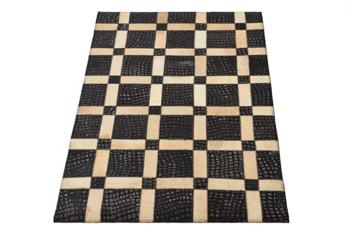 2' 1 x 3' 1 Cowhide Rug