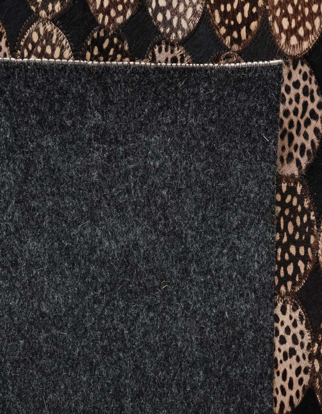 Detail image of 160cm x 225cm Cowhide Alfombra