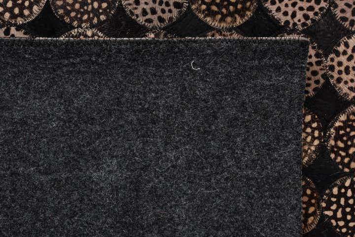 4' 8 x 6' 8 Cowhide Rug
